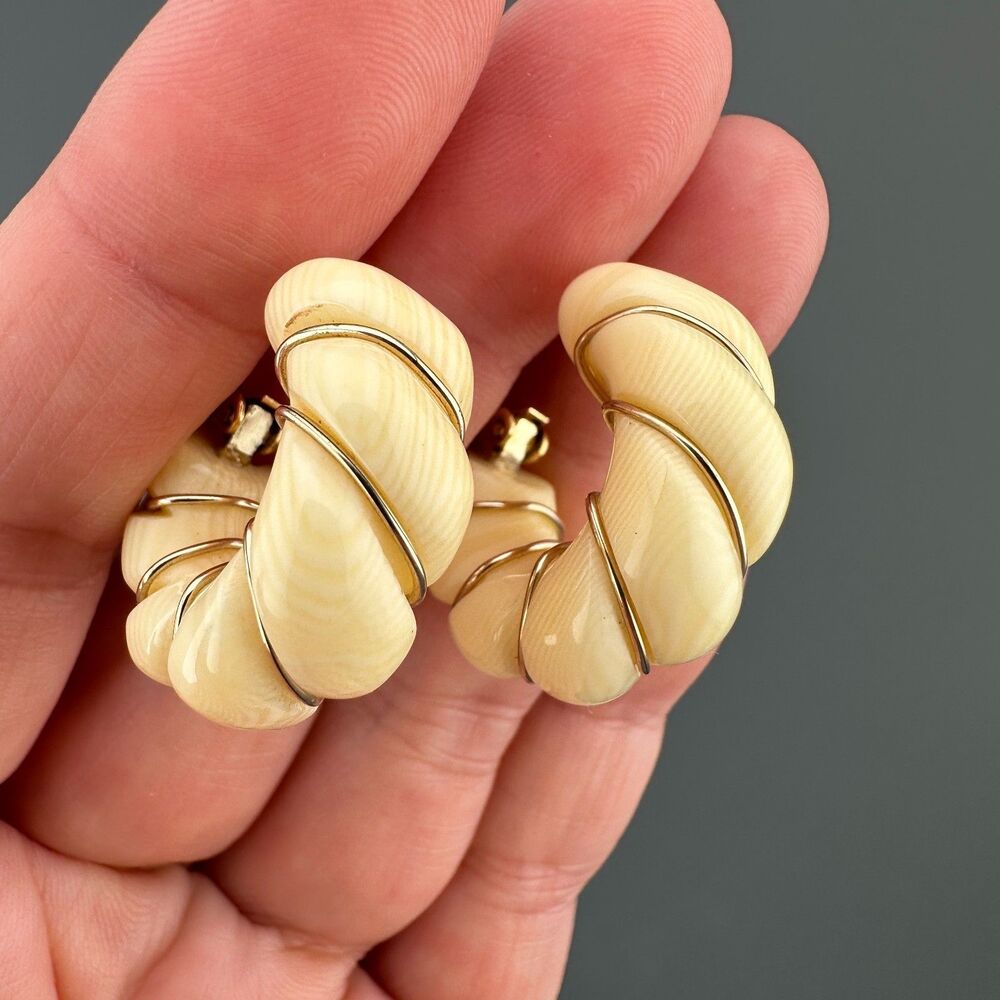 Vintage Napier Hoop Earrings MCM Cream Shrimp Gold Tone Clip Screw Signed - Picture 9 of 11